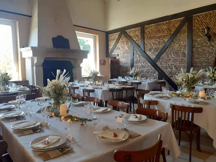 Un lieu élégant et chaleureux, idéal pour célébrer votre union dans une ambiance romantique