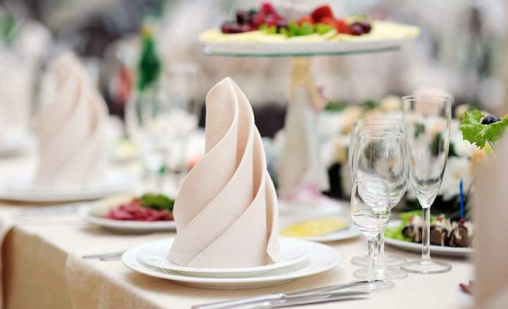 Table de réception moderne Melun