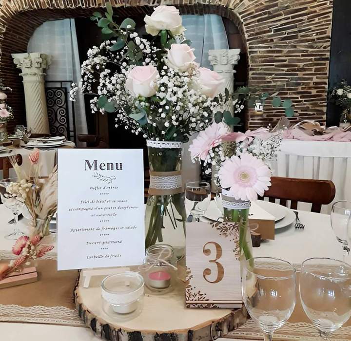 Un cadre raffiné et spacieux, parfait pour accueillir vos invités lors de banquets et soirées festives